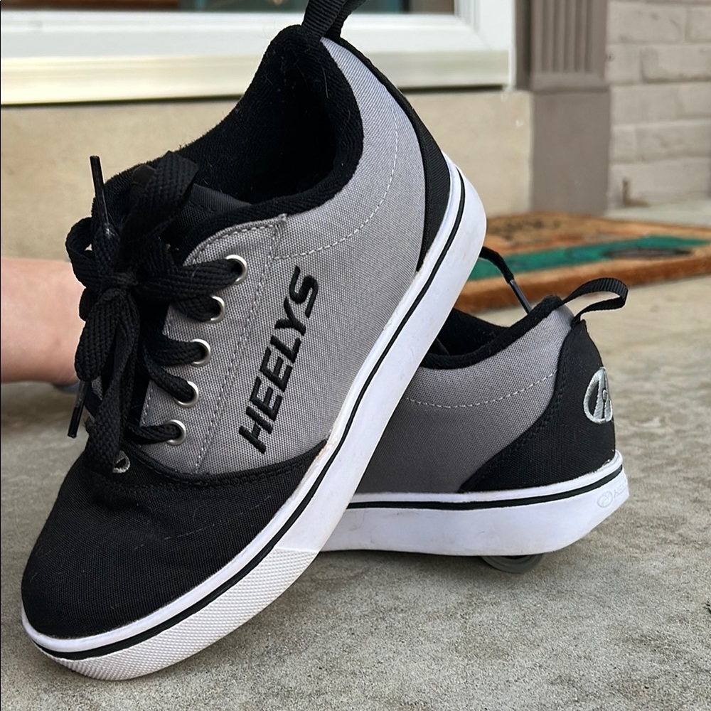 Heelys Black and Gray Skate Shoes